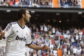 篮网快速推进半场打乱对手防守节奏，篮网进攻